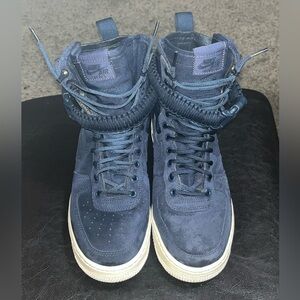 Women’s Nike High-Top Suede Sneakers Dark Blue